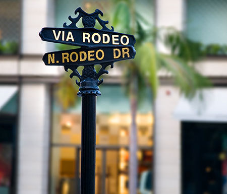 street sign of Via Rodeo and N. Rodeo drive intersection